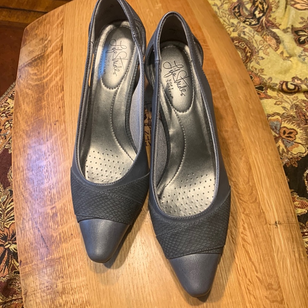 Life Stride - grey pumps